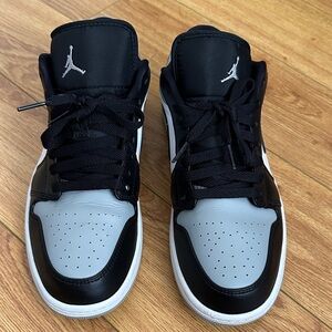 Jordan Men's Black and Light Gray Sneakers